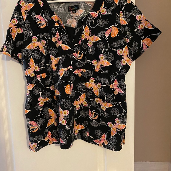 Black w/orange butterfly print scrub top. XL elastic waist front pockets. - Picture 7 of 7